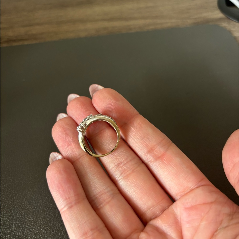 Elegant Silver Diamond Ring Set - Picture 6 of 9
